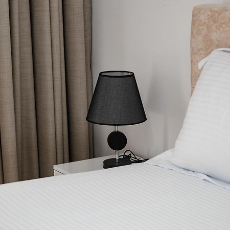Riviera Hotel-City Center Vlore Bagian luar foto