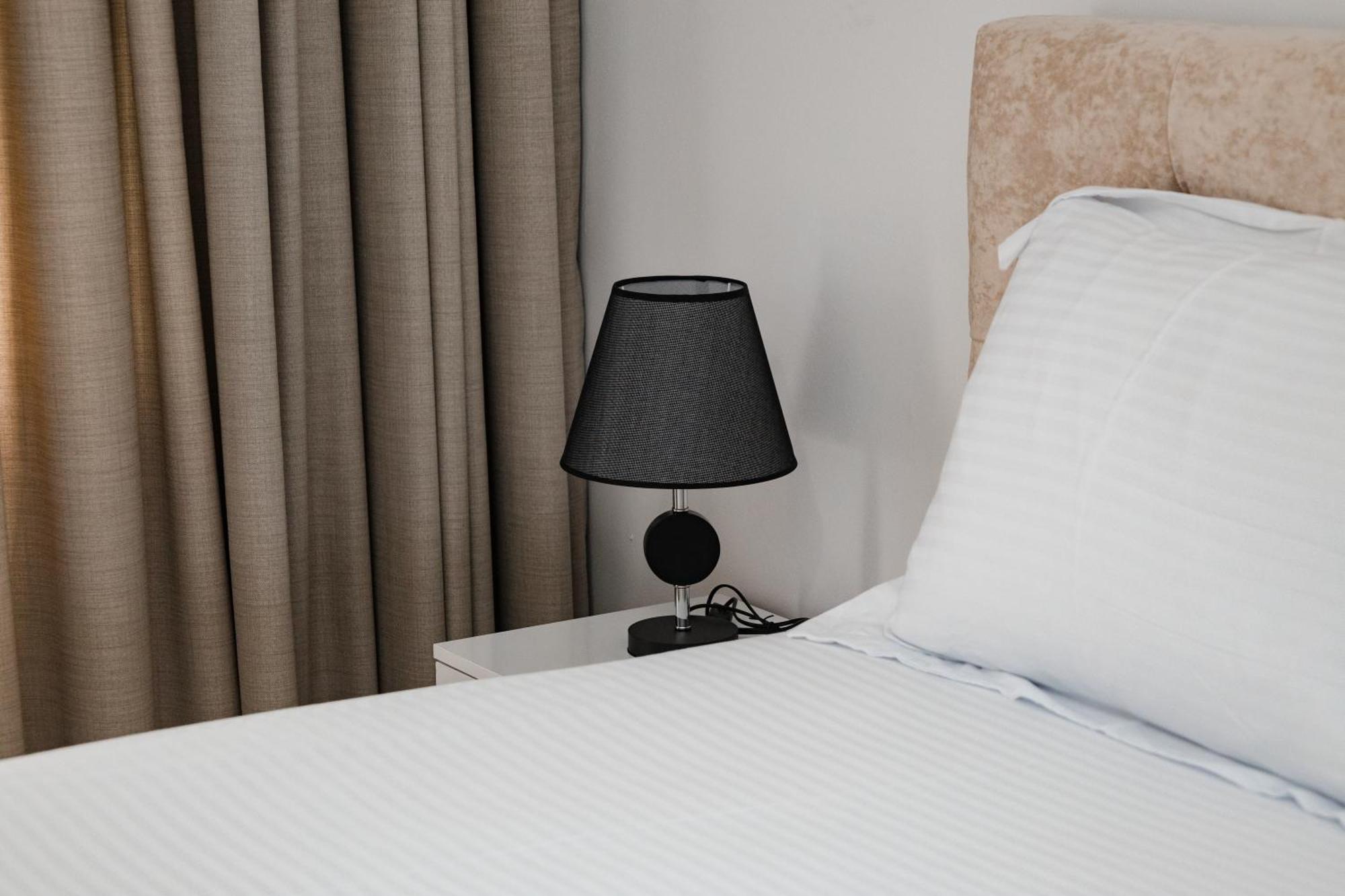 Riviera Hotel-City Center Vlore Bagian luar foto