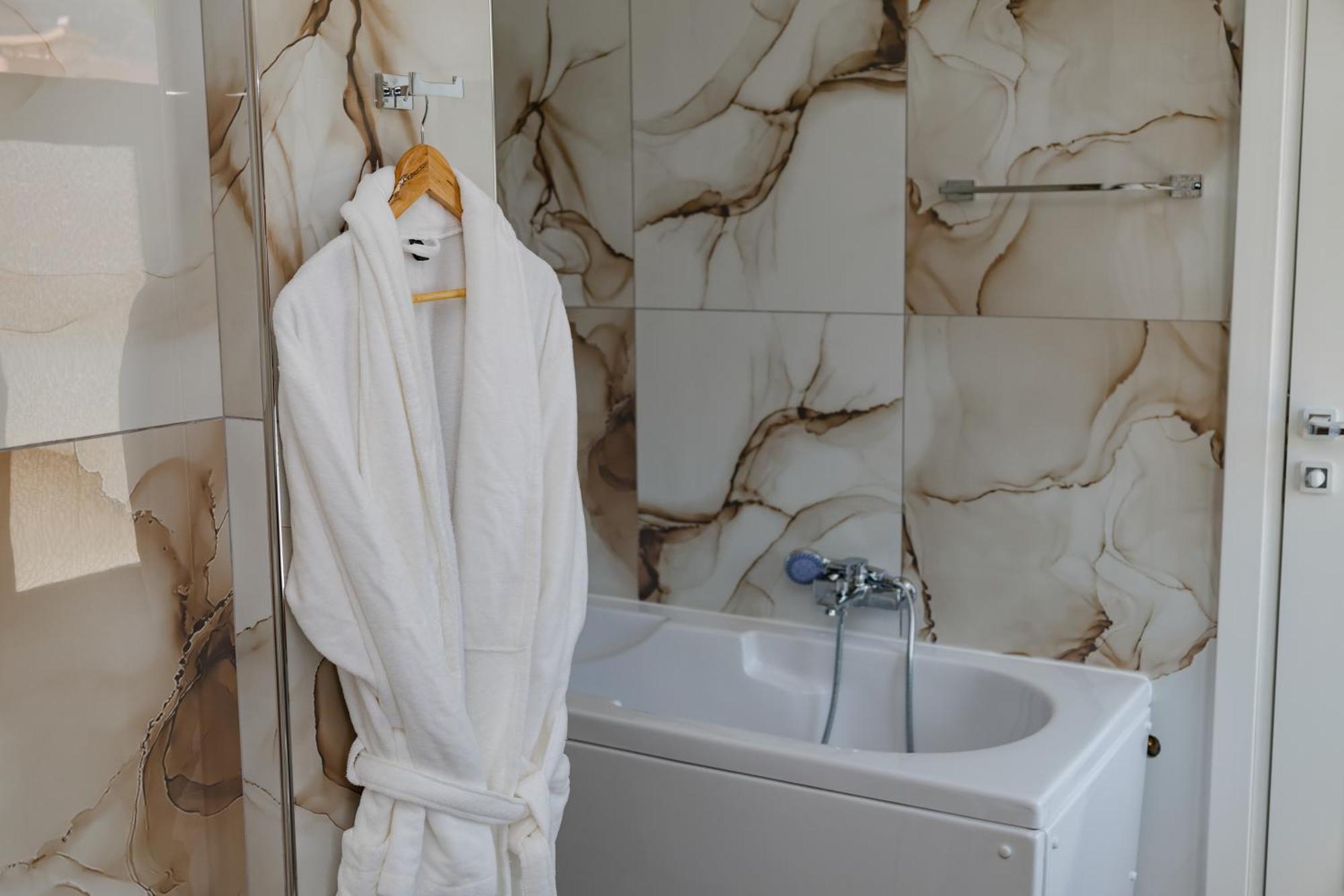 Riviera Hotel-City Center Vlore Bagian luar foto