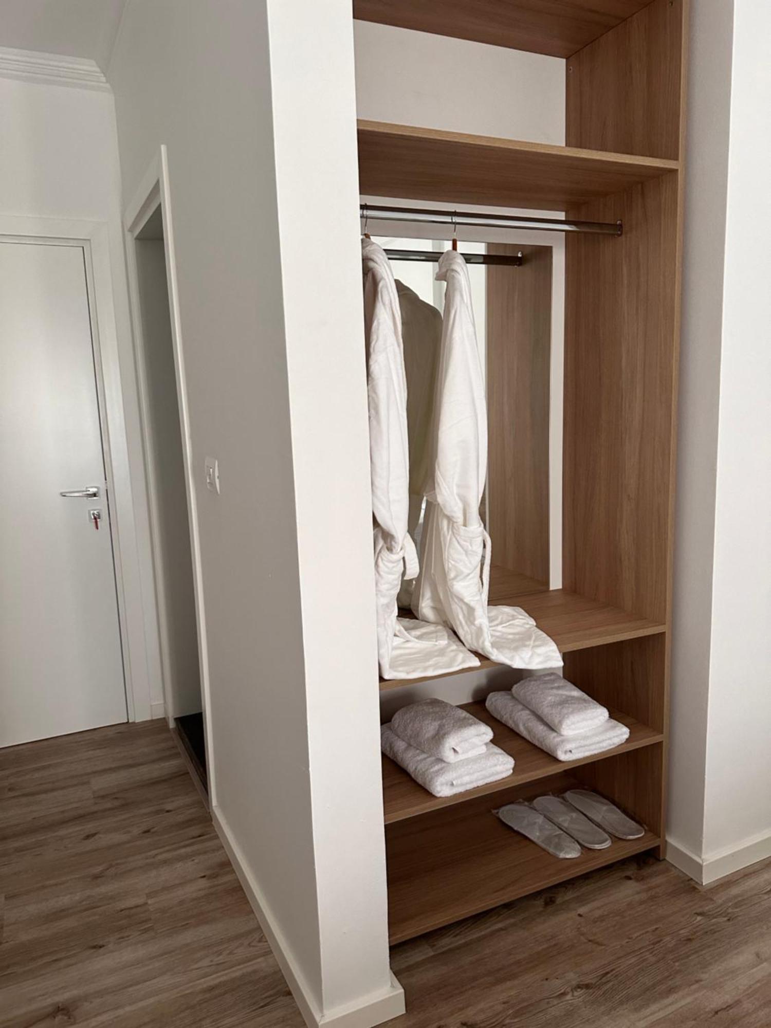 Riviera Hotel-City Center Vlore Bagian luar foto