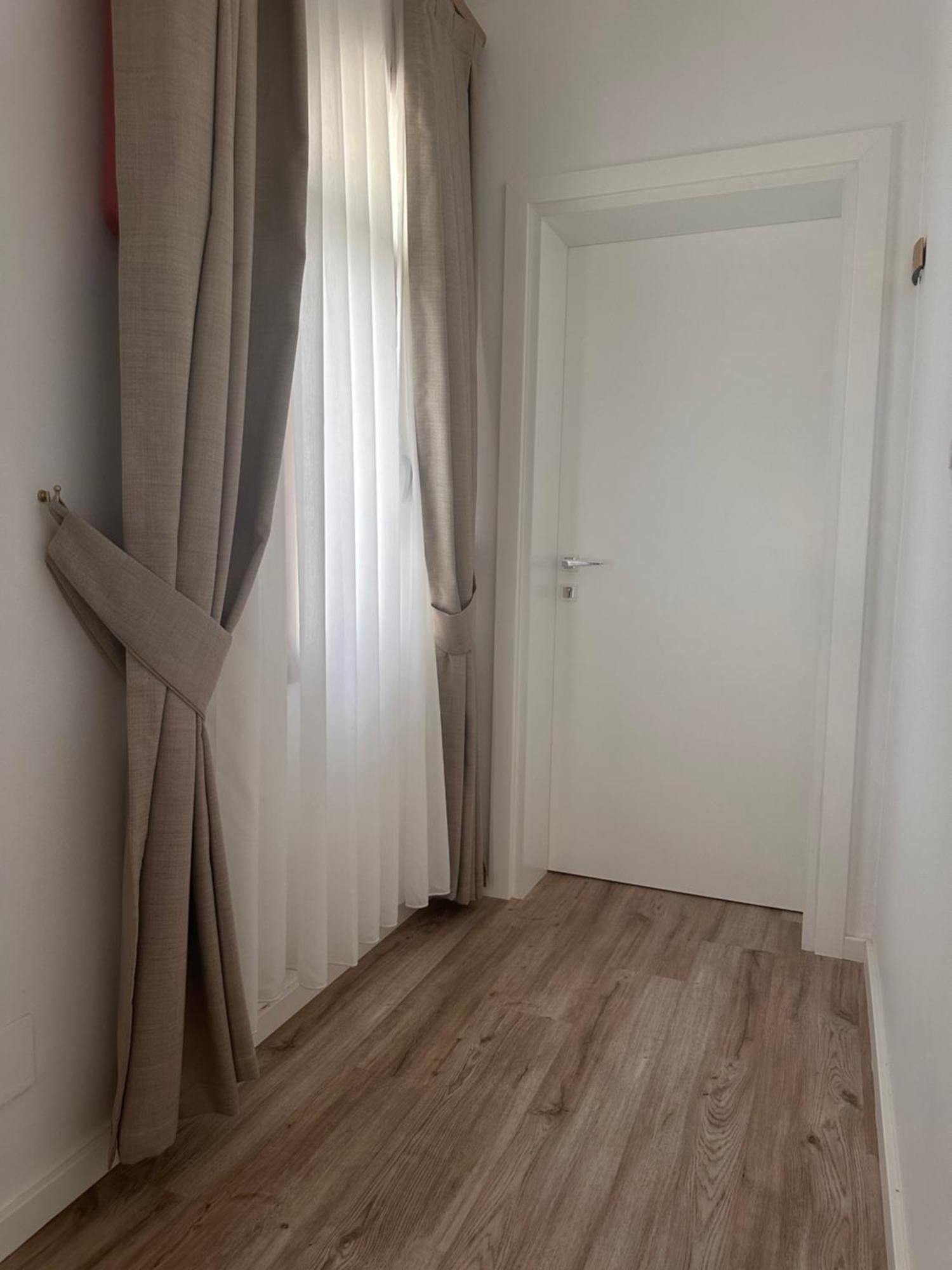 Riviera Hotel-City Center Vlore Bagian luar foto