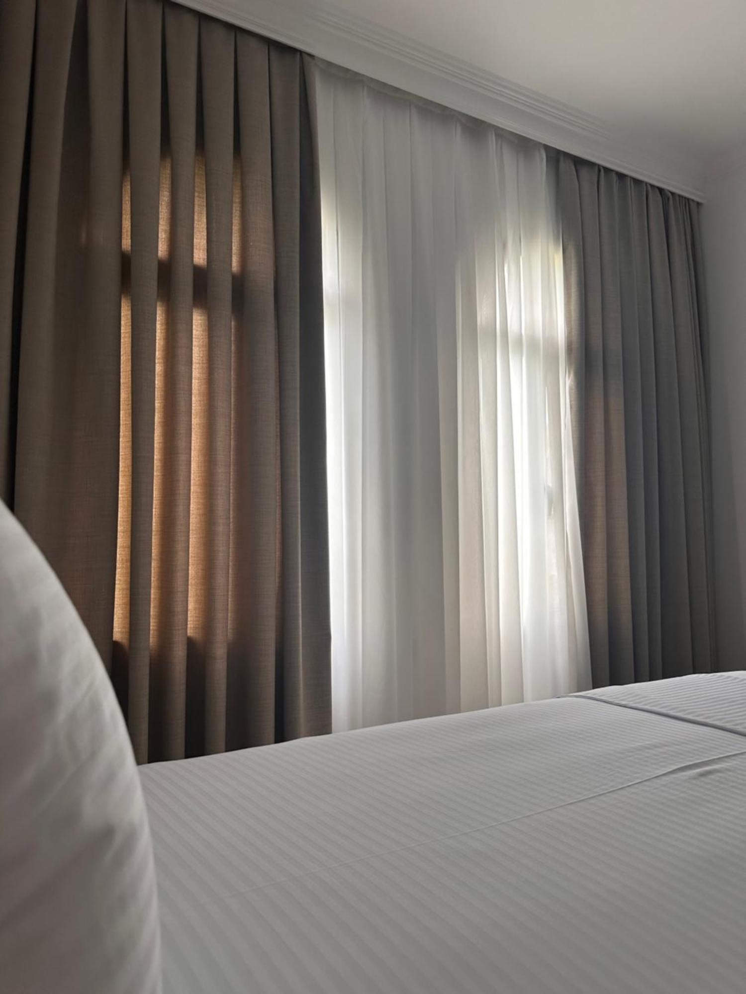 Riviera Hotel-City Center Vlore Bagian luar foto